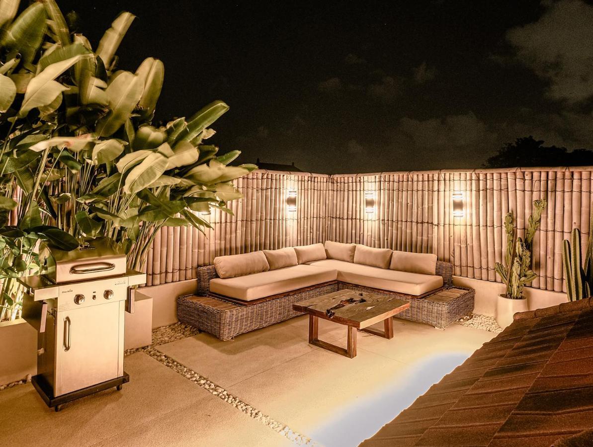 Sunset Palms Beach Villa Jimbaran Exterior foto