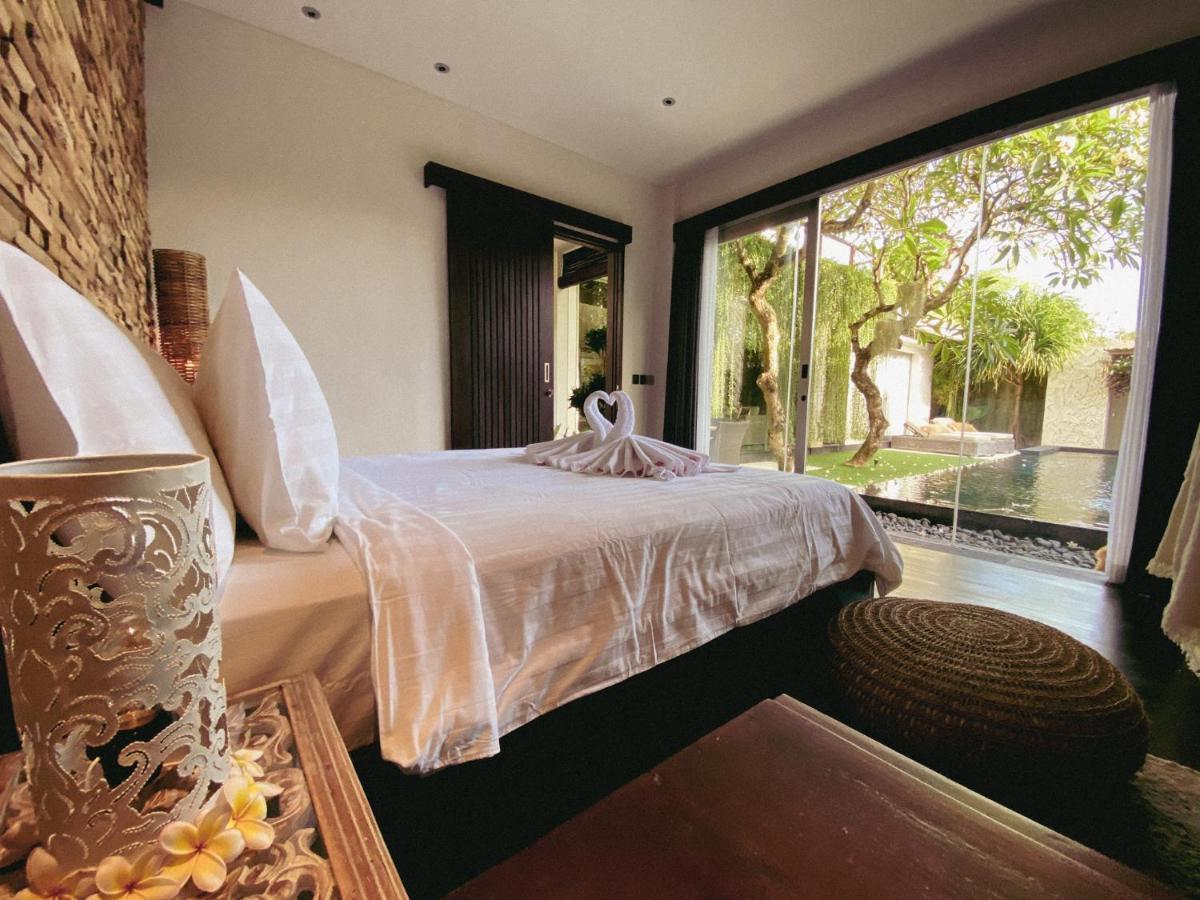 Sunset Palms Beach Villa Jimbaran Exterior foto